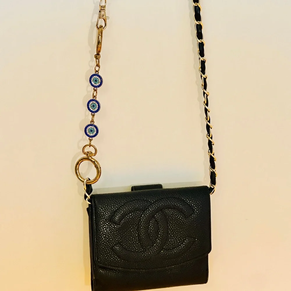 Chanel Black Wallet The Caviar Skin 4x4 Compact bifold wallet in good condition. - Picture 11 of 13